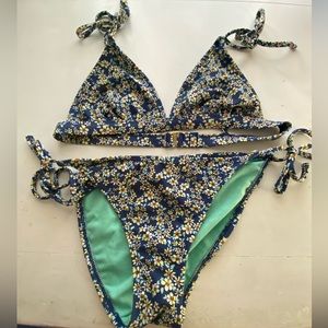 Cute target flower bikini!